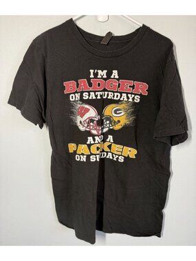 Wisconsin Badgers Packers Graphic Tee Womens Medium Football Fan T-Shirt